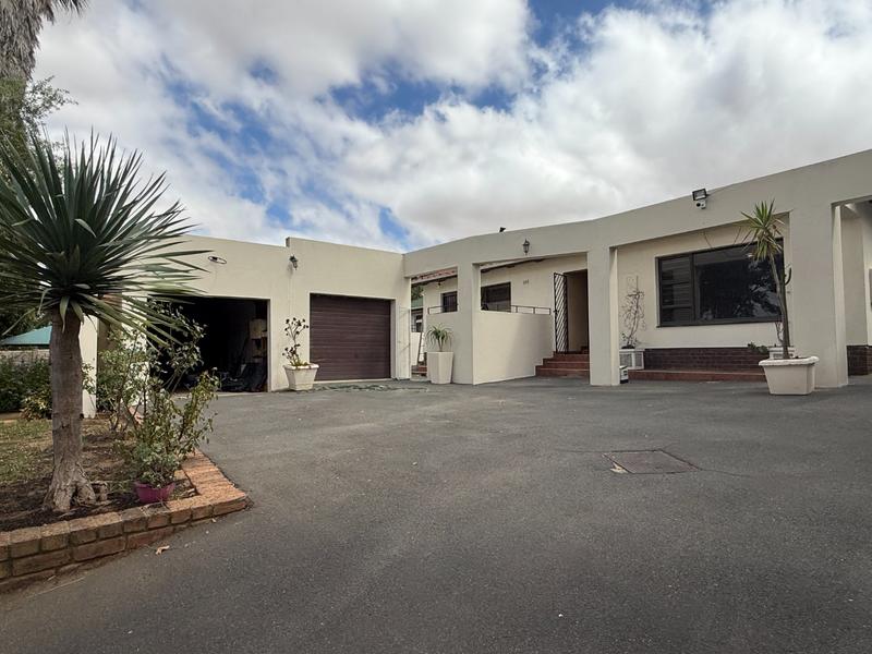 4 Bedroom Property for Sale in Bergzicht Western Cape